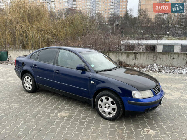 Синий Фольксваген Пассат, объемом двигателя 2.5 л и пробегом 330 тыс. км за 2750 $, фото 1 на Automoto.ua
