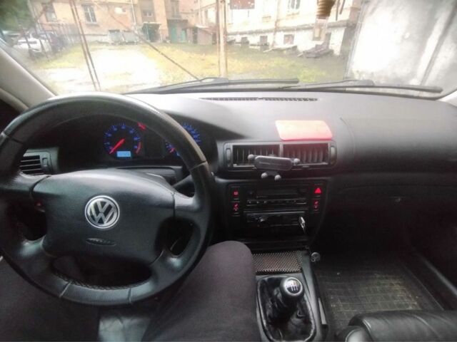 Синий Фольксваген Пассат, объемом двигателя 1.8 л и пробегом 340 тыс. км за 4500 $, фото 4 на Automoto.ua