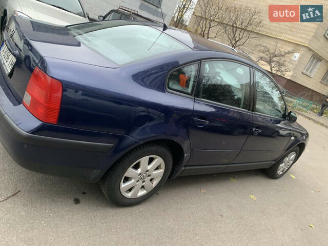 Синий Фольксваген Пассат, объемом двигателя 1.6 л и пробегом 300 тыс. км за 4000 $, фото 5 на Automoto.ua