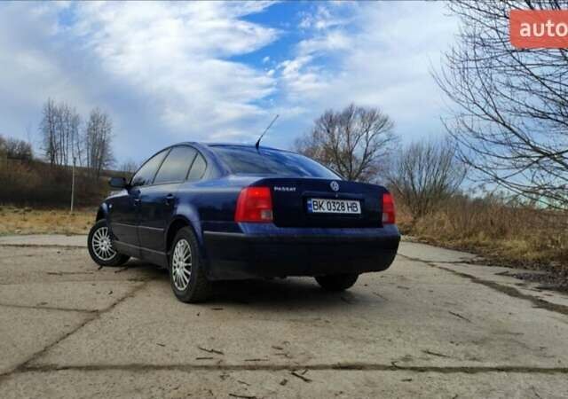 Синий Фольксваген Пассат, объемом двигателя 1.6 л и пробегом 261 тыс. км за 4150 $, фото 8 на Automoto.ua