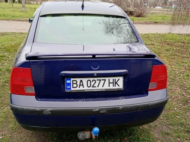 Синий Фольксваген Пассат, объемом двигателя 1.6 л и пробегом 340 тыс. км за 4000 $, фото 1 на Automoto.ua