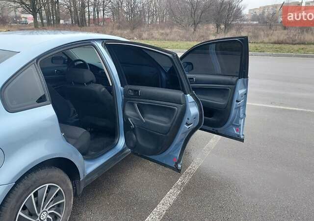 Синій Фольксваген Пассат, об'ємом двигуна 1.6 л та пробігом 245 тис. км за 3900 $, фото 12 на Automoto.ua