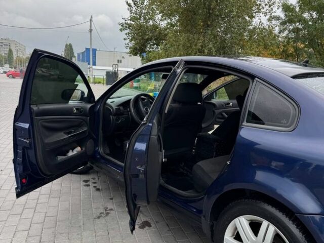 Синий Фольксваген Пассат, объемом двигателя 1.6 л и пробегом 264 тыс. км за 3100 $, фото 10 на Automoto.ua