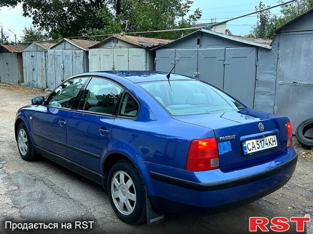 Синий Фольксваген Пассат, объемом двигателя 1.8 л и пробегом 258 тыс. км за 3999 $, фото 2 на Automoto.ua