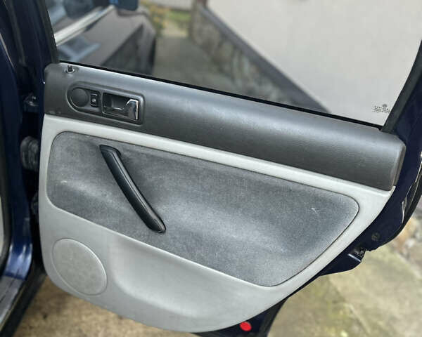 Синій Фольксваген Пассат, об'ємом двигуна 1.8 л та пробігом 335 тис. км за 4800 $, фото 7 на Automoto.ua