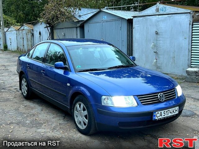 Синий Фольксваген Пассат, объемом двигателя 1.8 л и пробегом 258 тыс. км за 3999 $, фото 4 на Automoto.ua