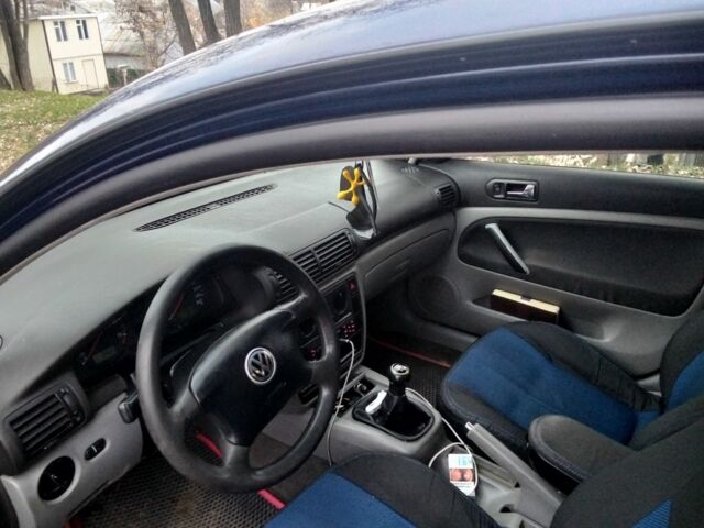 Синий Фольксваген Пассат, объемом двигателя 1.6 л и пробегом 305 тыс. км за 4000 $, фото 6 на Automoto.ua