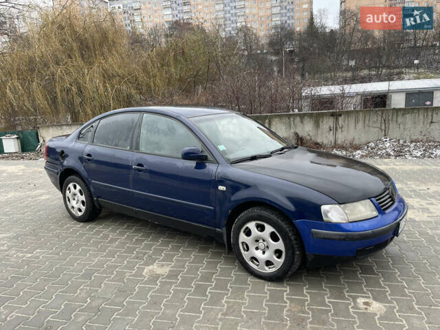 Синий Фольксваген Пассат, объемом двигателя 2.5 л и пробегом 330 тыс. км за 2750 $, фото 5 на Automoto.ua