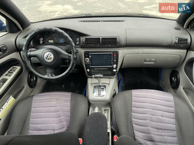 Синий Фольксваген Пассат, объемом двигателя 2.5 л и пробегом 330 тыс. км за 2750 $, фото 36 на Automoto.ua