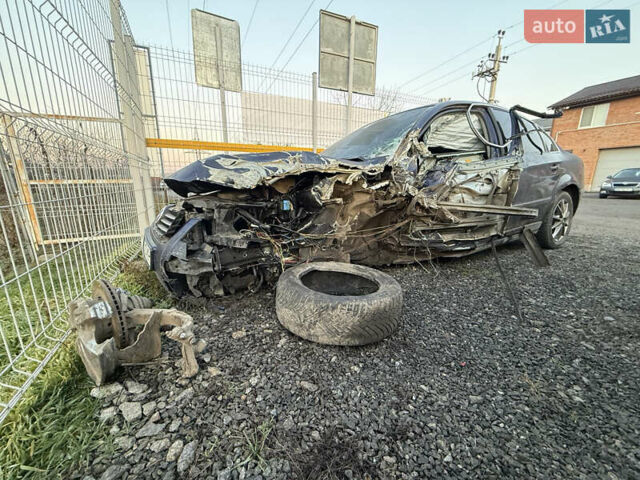 Синий Фольксваген Пассат, объемом двигателя 1.78 л и пробегом 236 тыс. км за 1250 $, фото 4 на Automoto.ua