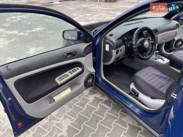 Синий Фольксваген Пассат, объемом двигателя 2.5 л и пробегом 330 тыс. км за 2750 $, фото 34 на Automoto.ua