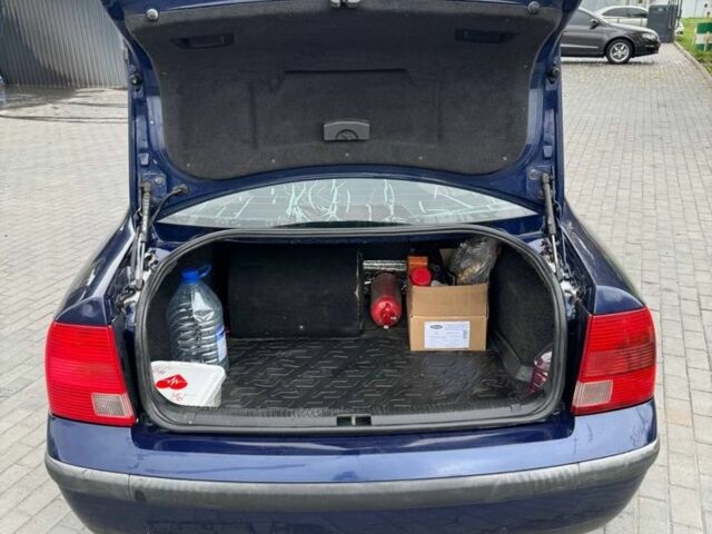 Синий Фольксваген Пассат, объемом двигателя 1.6 л и пробегом 264 тыс. км за 3100 $, фото 5 на Automoto.ua