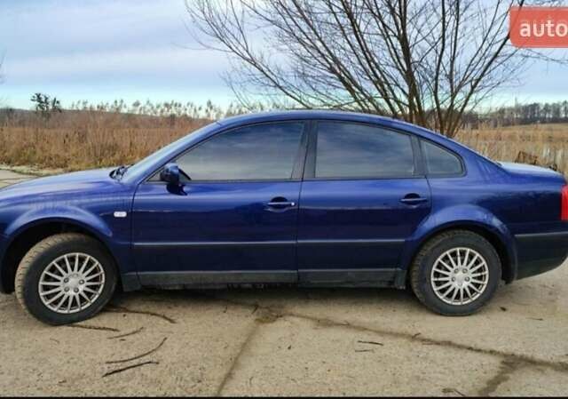 Синий Фольксваген Пассат, объемом двигателя 1.6 л и пробегом 261 тыс. км за 4150 $, фото 7 на Automoto.ua
