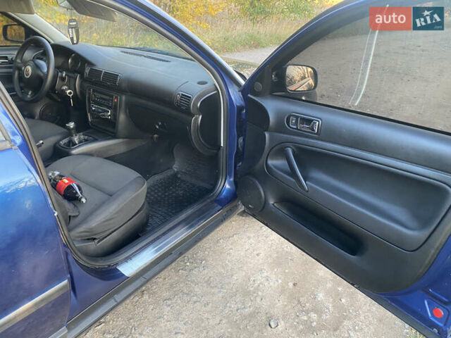 Синий Фольксваген Пассат, объемом двигателя 1.9 л и пробегом 441 тыс. км за 4499 $, фото 13 на Automoto.ua