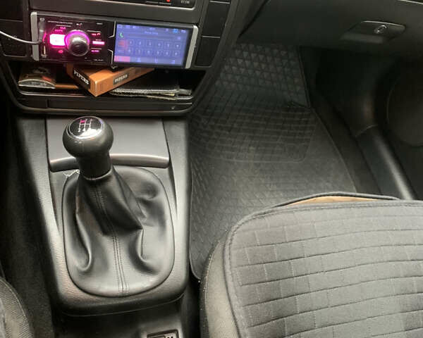 Синий Фольксваген Пассат, объемом двигателя 1.6 л и пробегом 300 тыс. км за 4000 $, фото 6 на Automoto.ua