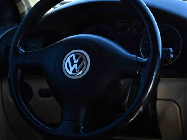 Синий Фольксваген Пассат, объемом двигателя 1.8 л и пробегом 292 тыс. км за 4950 $, фото 9 на Automoto.ua