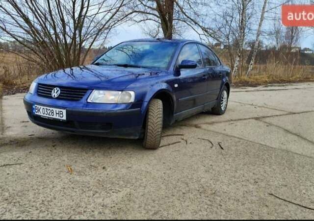 Синий Фольксваген Пассат, объемом двигателя 1.6 л и пробегом 261 тыс. км за 4150 $, фото 3 на Automoto.ua
