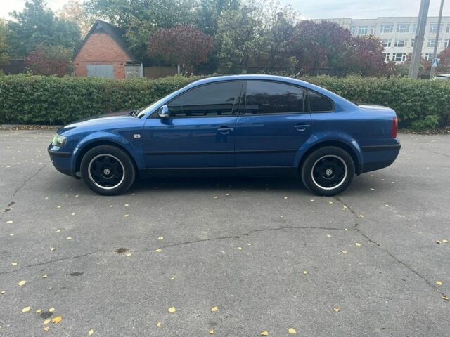 Синий Фольксваген Пассат, объемом двигателя 1.8 л и пробегом 340 тыс. км за 4500 $, фото 2 на Automoto.ua