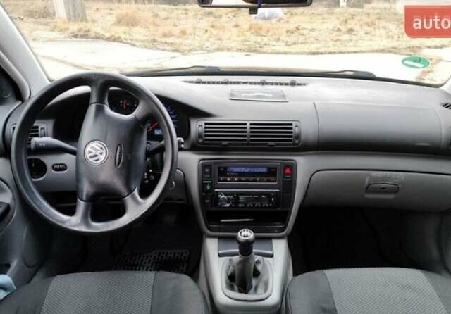 Синий Фольксваген Пассат, объемом двигателя 1.6 л и пробегом 261 тыс. км за 4150 $, фото 9 на Automoto.ua