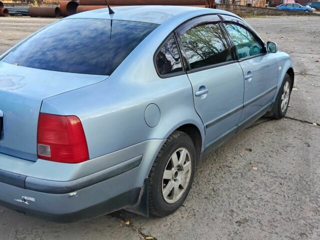 Синий Фольксваген Пассат, объемом двигателя 1.8 л и пробегом 231 тыс. км за 3100 $, фото 2 на Automoto.ua