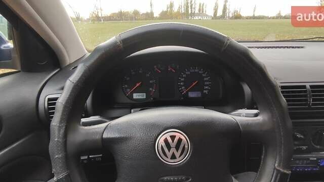 Синий Фольксваген Пассат, объемом двигателя 1.78 л и пробегом 282 тыс. км за 4300 $, фото 5 на Automoto.ua