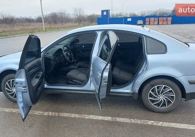 Синій Фольксваген Пассат, об'ємом двигуна 1.6 л та пробігом 245 тис. км за 3900 $, фото 8 на Automoto.ua