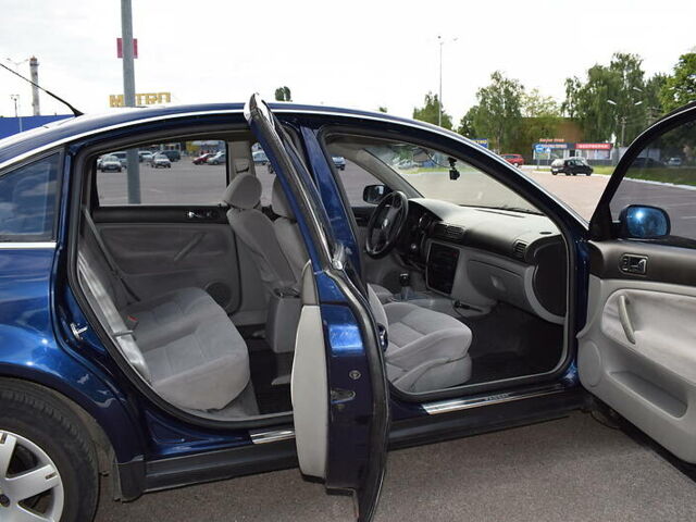 Синій Фольксваген Пассат, об'ємом двигуна 1.8 л та пробігом 324 тис. км за 4499 $, фото 14 на Automoto.ua