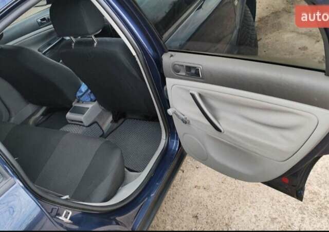 Синий Фольксваген Пассат, объемом двигателя 1.6 л и пробегом 261 тыс. км за 4150 $, фото 1 на Automoto.ua