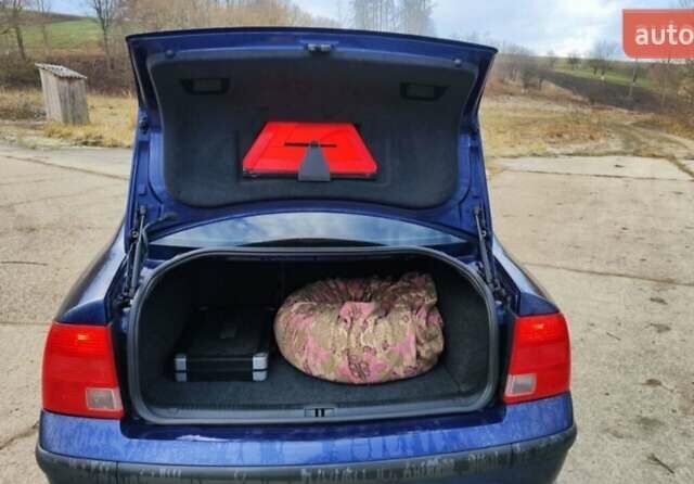 Синий Фольксваген Пассат, объемом двигателя 1.6 л и пробегом 261 тыс. км за 4150 $, фото 5 на Automoto.ua