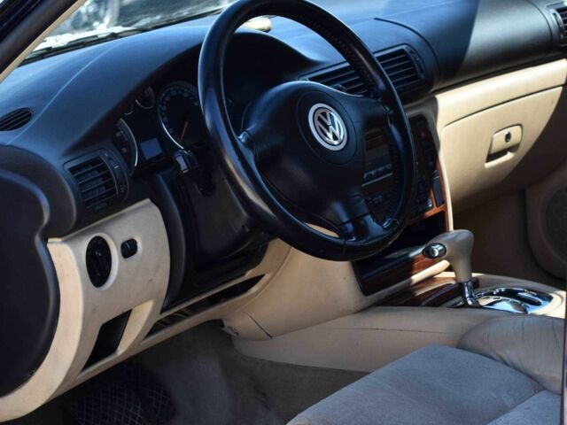 Синий Фольксваген Пассат, объемом двигателя 1.8 л и пробегом 292 тыс. км за 4950 $, фото 6 на Automoto.ua