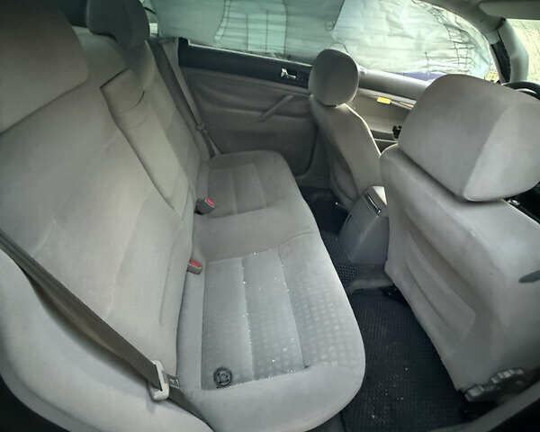 Синий Фольксваген Пассат, объемом двигателя 1.78 л и пробегом 236 тыс. км за 1250 $, фото 14 на Automoto.ua