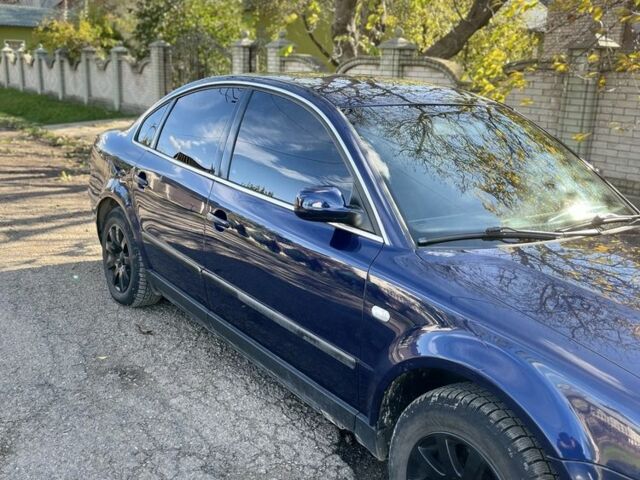 Синий Фольксваген Пассат, объемом двигателя 1.6 л и пробегом 228 тыс. км за 4000 $, фото 1 на Automoto.ua