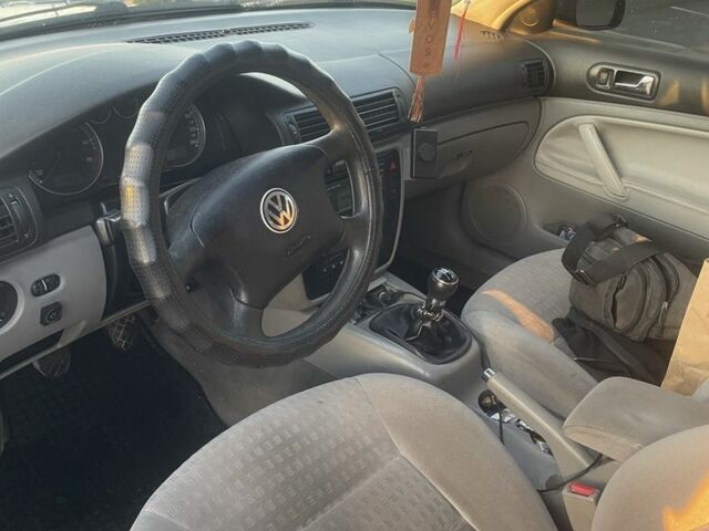 Синий Фольксваген Пассат, объемом двигателя 1.8 л и пробегом 66 тыс. км за 4400 $, фото 12 на Automoto.ua