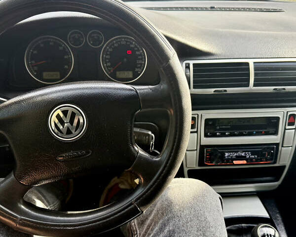 Синий Фольксваген Пассат, объемом двигателя 1.78 л и пробегом 243 тыс. км за 4200 $, фото 2 на Automoto.ua