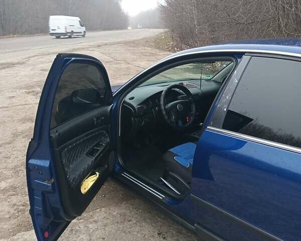 Синий Фольксваген Пассат, объемом двигателя 1.6 л и пробегом 199 тыс. км за 4300 $, фото 3 на Automoto.ua