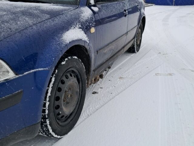 Синий Фольксваген Пассат, объемом двигателя 1.9 л и пробегом 430 тыс. км за 2350 $, фото 3 на Automoto.ua