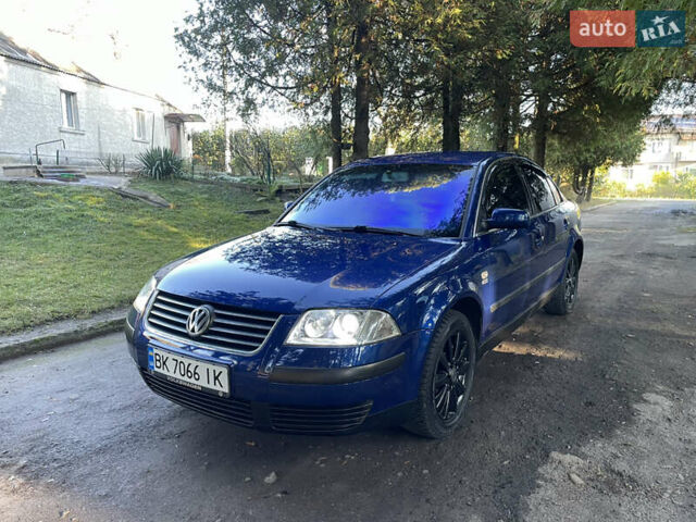 Фольксваген Пассат 2001 у Дубно на Automoto.ua Синій Фольксваген Пассат, об'ємом двигуна 1.6 л та пробігом 197 тис. км за 4600 $, фото 3 на Automoto.ua