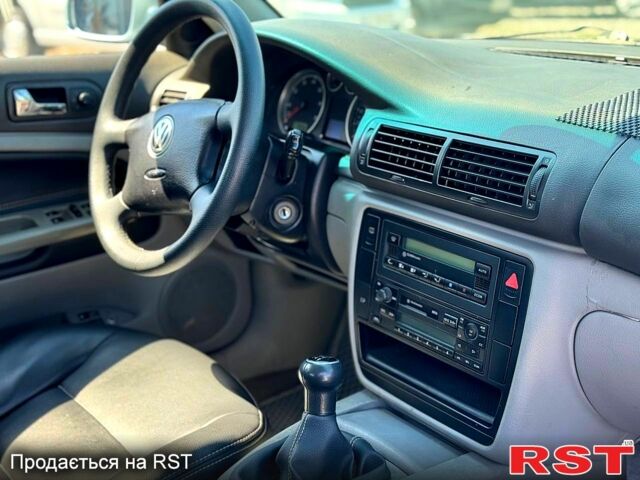 Синий Фольксваген Пассат, объемом двигателя 1.6 л и пробегом 245 тыс. км за 3800 $, фото 3 на Automoto.ua