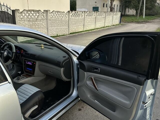 Синий Фольксваген Пассат, объемом двигателя 2.5 л и пробегом 300 тыс. км за 3450 $, фото 7 на Automoto.ua