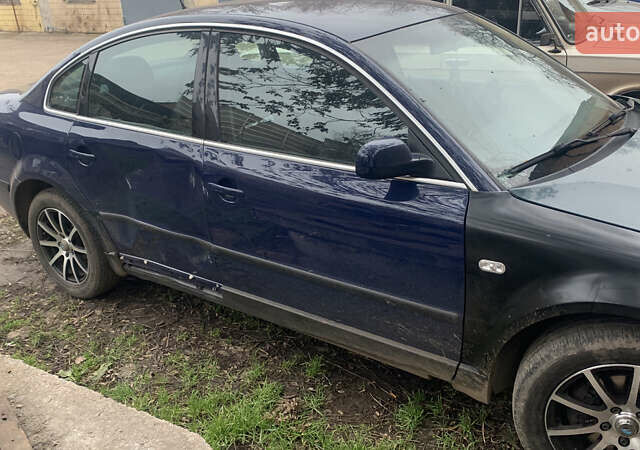 Синий Фольксваген Пассат, объемом двигателя 1.9 л и пробегом 300 тыс. км за 2500 $, фото 2 на Automoto.ua