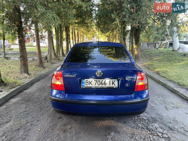Фольксваген Пассат 2001 у Дубно на Automoto.ua Синій Фольксваген Пассат, об'ємом двигуна 1.6 л та пробігом 197 тис. км за 4600 $, фото 6 на Automoto.ua