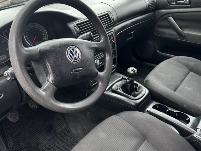 Синий Фольксваген Пассат, объемом двигателя 1.9 л и пробегом 437 тыс. км за 1950 $, фото 4 на Automoto.ua