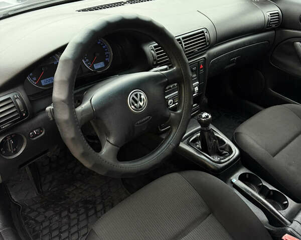 Синий Фольксваген Пассат, объемом двигателя 1.6 л и пробегом 309 тыс. км за 3850 $, фото 13 на Automoto.ua