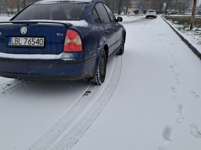 Синий Фольксваген Пассат, объемом двигателя 1.9 л и пробегом 430 тыс. км за 2500 $, фото 1 на Automoto.ua