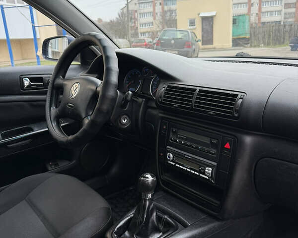 Синий Фольксваген Пассат, объемом двигателя 1.6 л и пробегом 309 тыс. км за 3850 $, фото 19 на Automoto.ua