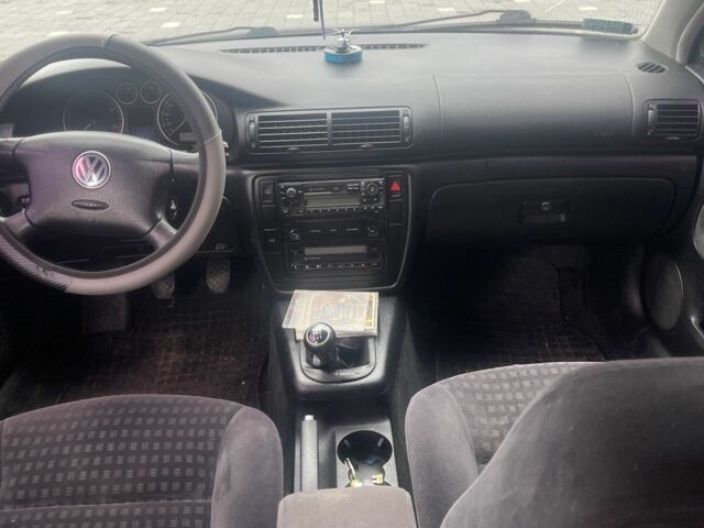 Синий Фольксваген Пассат, объемом двигателя 1.9 л и пробегом 500 тыс. км за 4100 $, фото 3 на Automoto.ua