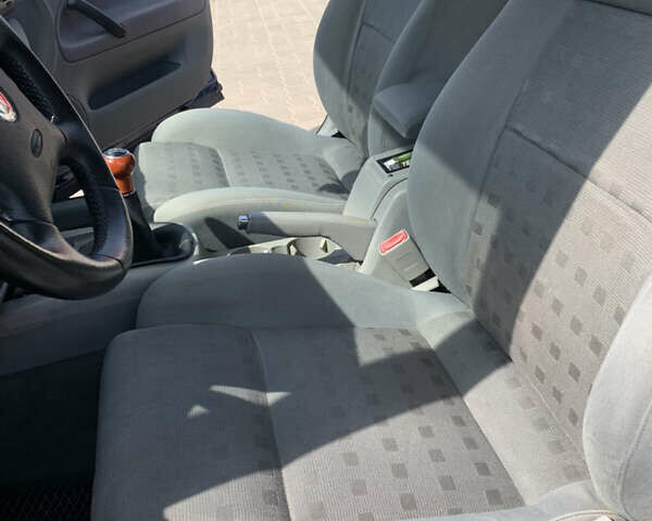 Синій Фольксваген Пассат, об'ємом двигуна 1.6 л та пробігом 252 тис. км за 5500 $, фото 9 на Automoto.ua