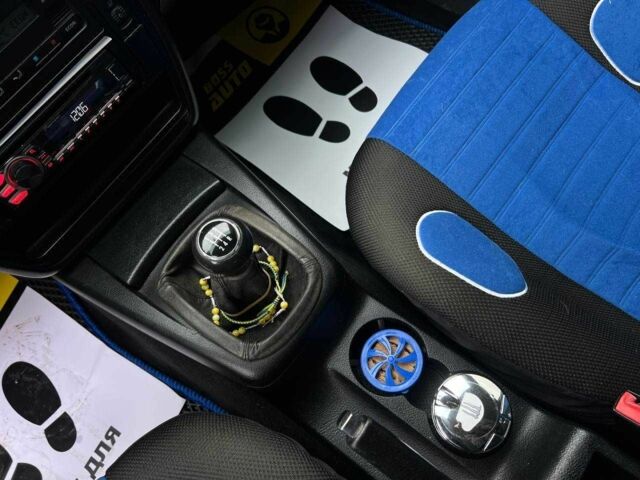 Синий Фольксваген Пассат, объемом двигателя 1.6 л и пробегом 198 тыс. км за 5000 $, фото 13 на Automoto.ua