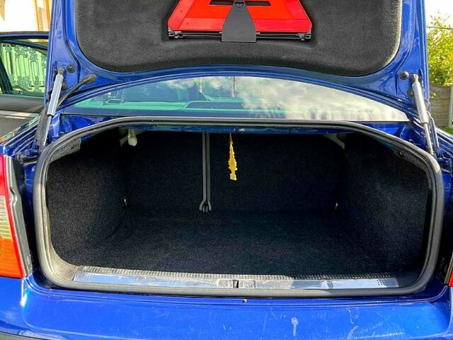 Синій Фольксваген Пассат, об'ємом двигуна 1.8 л та пробігом 204 тис. км за 4799 $, фото 4 на Automoto.ua