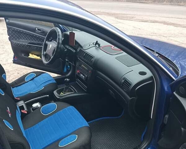 Синий Фольксваген Пассат, объемом двигателя 1.6 л и пробегом 199 тыс. км за 4300 $, фото 5 на Automoto.ua